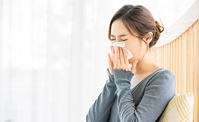 花粉症とアレルギー性鼻炎の違いって?かぜとの見分け方は?原因と対処法を解説
